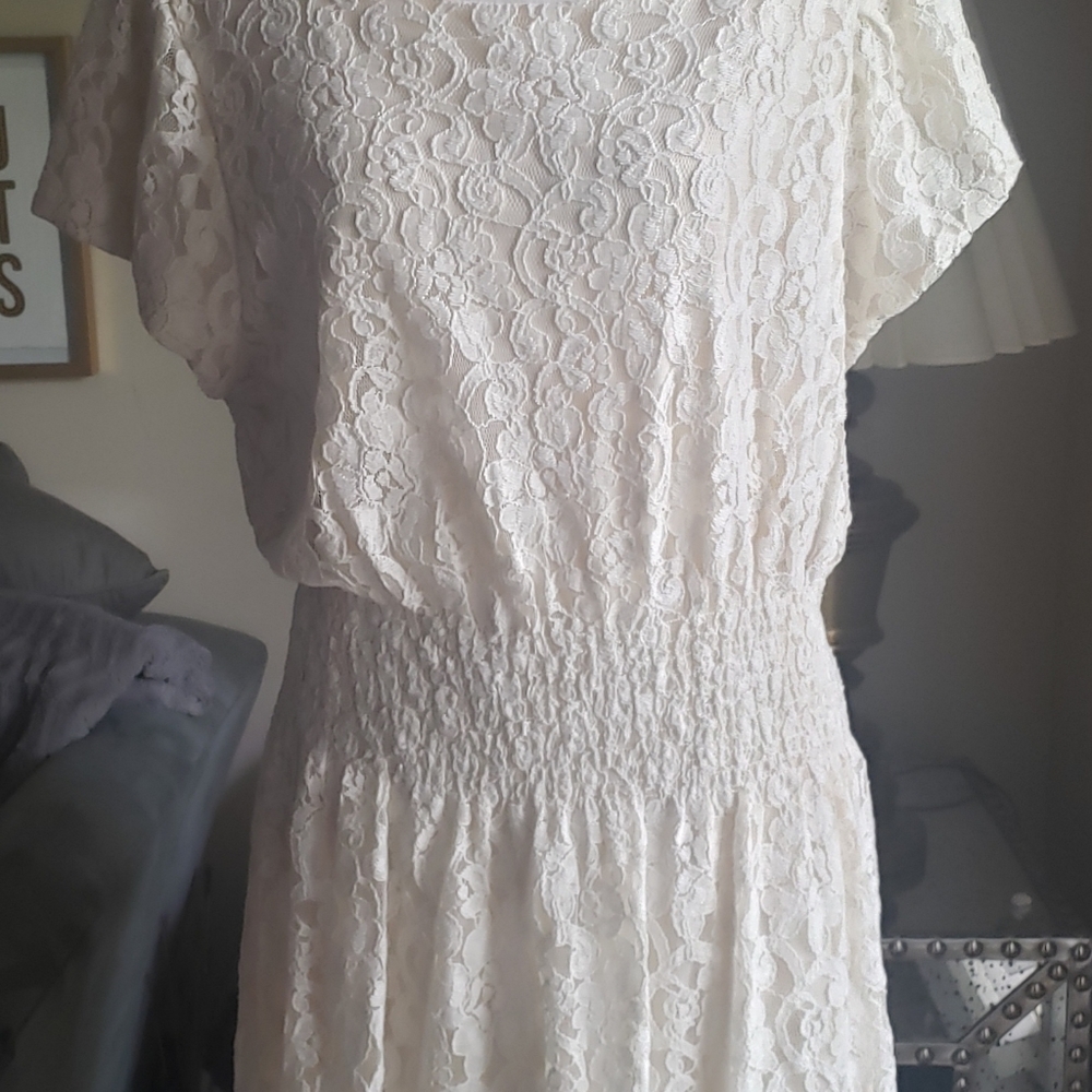 LACE Dress - Picture 3 of 4